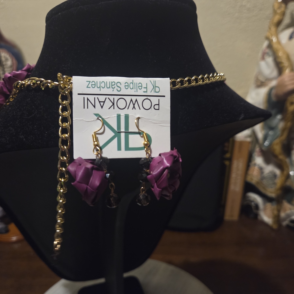 Powokani Burgundy Palm Flower Necklace - Picture 3 of 3